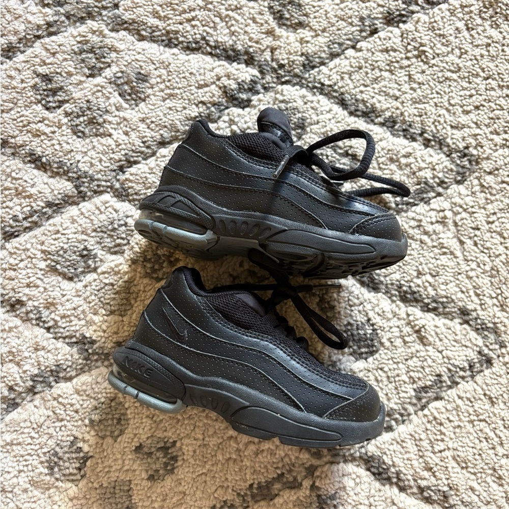 Nike Air Max triple black sneakers